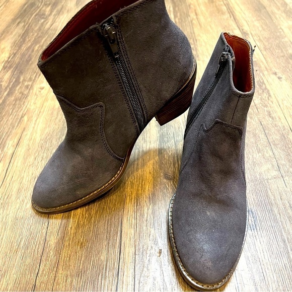 Lucky Brand Women's Baley Suede Navy Blue Ankle Boot Size 6 - Picture 1 of 9